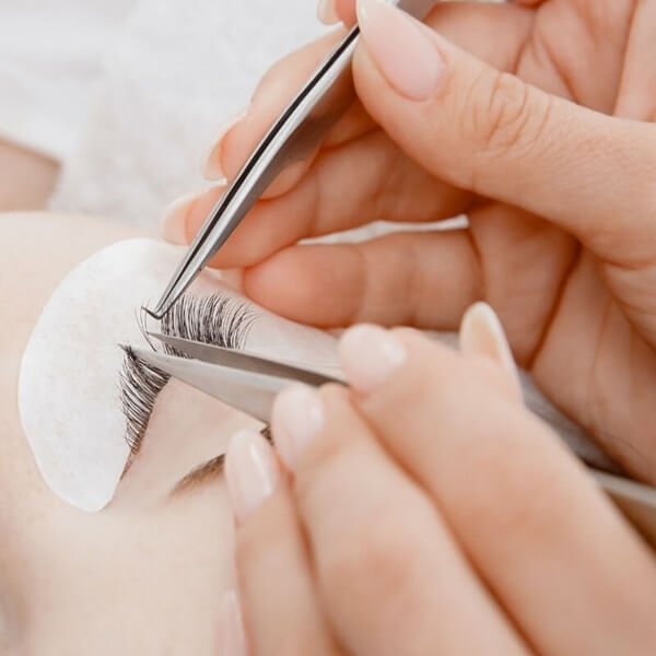 isolate lashes with both tweezers