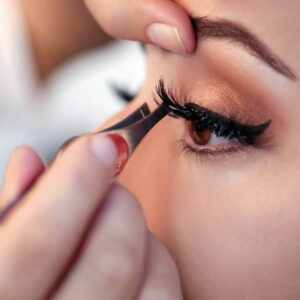 eyelash extensions applying